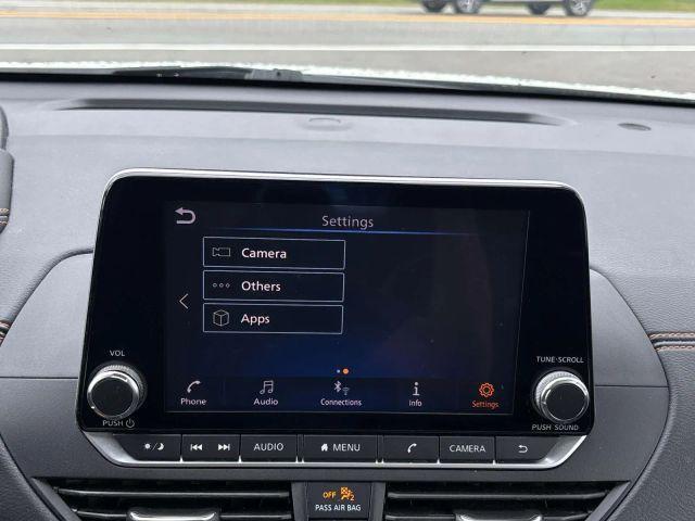Photo of 2022 White Nissan Altima