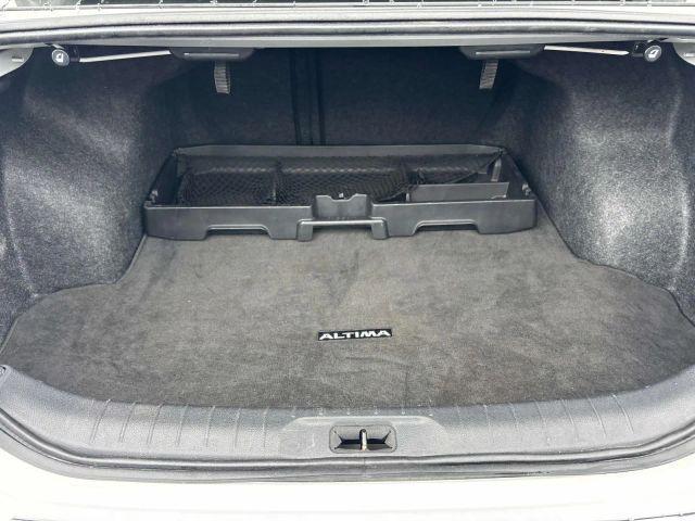 Photo of 2022 White Nissan Altima