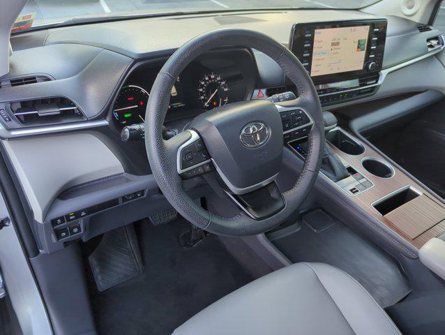 Photo of 2022 Celestial Silver Metallic Toyota Sienna
