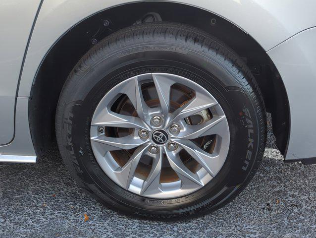 Photo of 2022 Celestial Silver Metallic Toyota Sienna