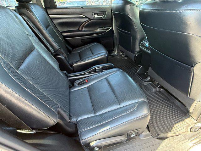 Photo of 2019 Predawn Gray Mica Toyota Highlander
