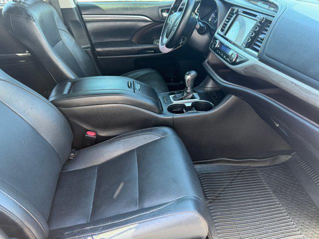 Photo of 2019 Predawn Gray Mica Toyota Highlander