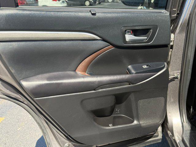 Photo of 2019 Predawn Gray Mica Toyota Highlander
