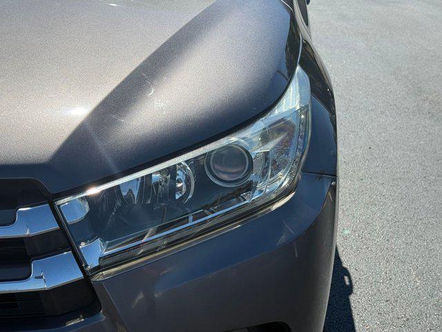 Photo of 2019 Predawn Gray Mica Toyota Highlander