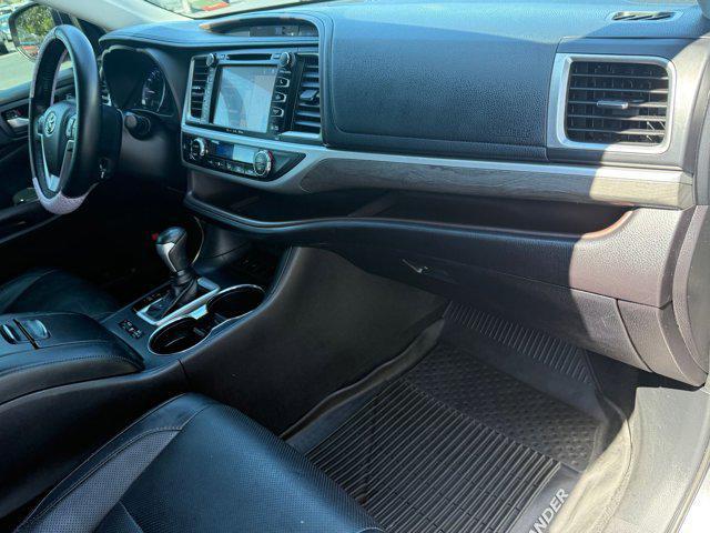Photo of 2019 Predawn Gray Mica Toyota Highlander