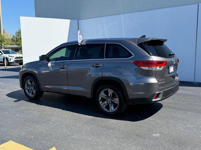 Photo of 2019 Predawn Gray Mica Toyota Highlander