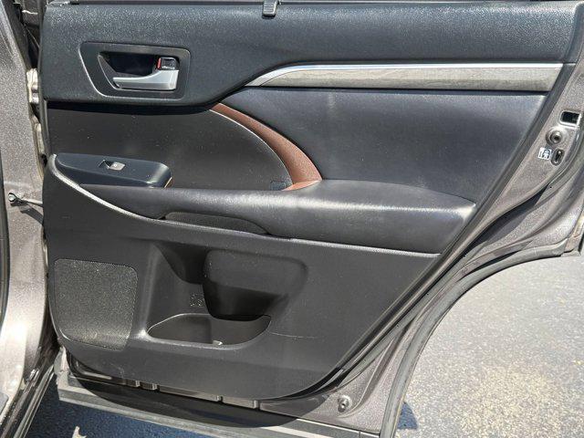 Photo of 2019 Predawn Gray Mica Toyota Highlander