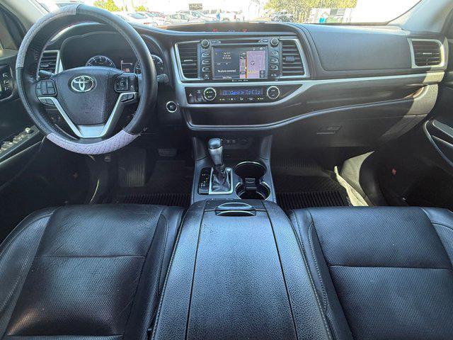 Photo of 2019 Predawn Gray Mica Toyota Highlander