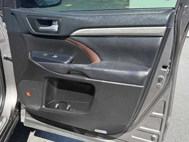 Photo of 2019 Predawn Gray Mica Toyota Highlander