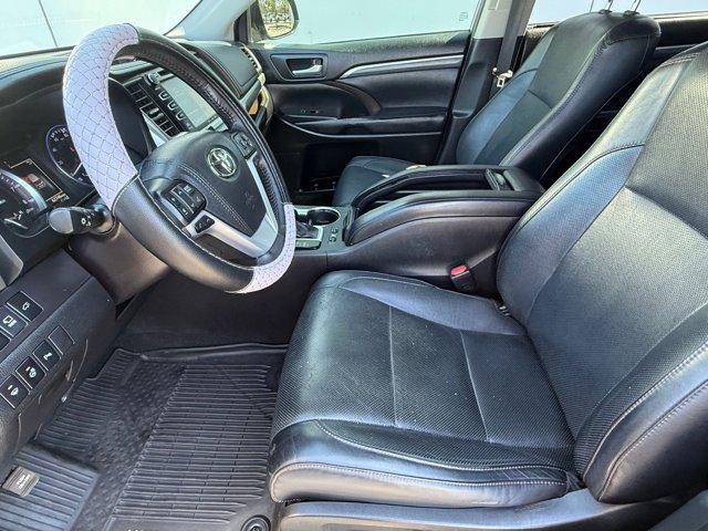 Photo of 2019 Predawn Gray Mica Toyota Highlander