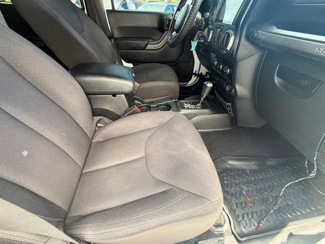 Photo of 2014 Bright White Clearcoat Jeep Wrangler Unlimited