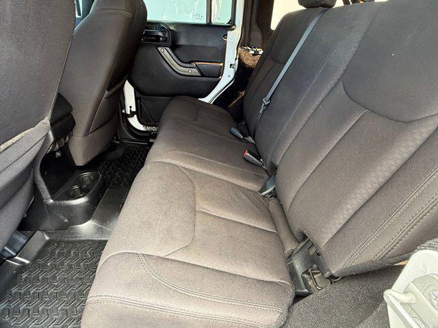 Photo of 2014 Bright White Clearcoat Jeep Wrangler Unlimited