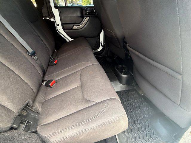 Photo of 2014 Bright White Clearcoat Jeep Wrangler Unlimited