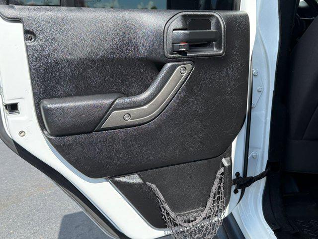 Photo of 2014 Bright White Clearcoat Jeep Wrangler Unlimited
