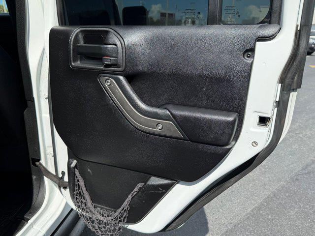 Photo of 2014 Bright White Clearcoat Jeep Wrangler Unlimited