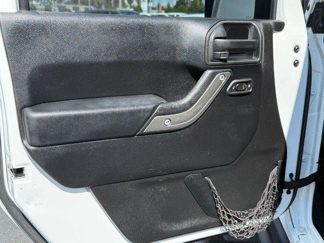 Photo of 2014 Bright White Clearcoat Jeep Wrangler Unlimited