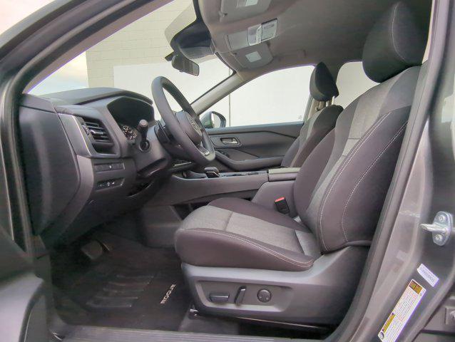 Photo of 2024 Gun Metallic Nissan Rogue