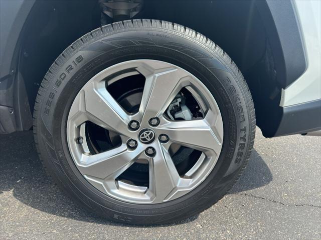 Photo of 2021 Blizzard Pearl Toyota RAV4 Hybrid