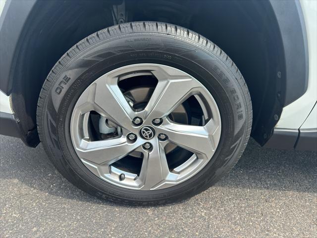 Photo of 2021 Blizzard Pearl Toyota RAV4 Hybrid