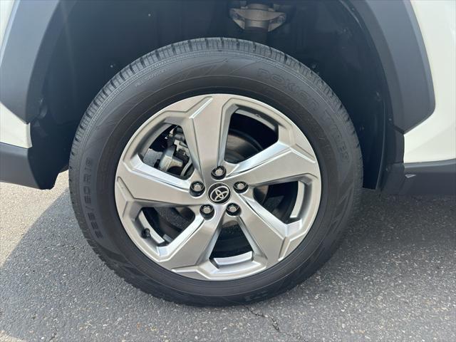 Photo of 2021 Blizzard Pearl Toyota RAV4 Hybrid