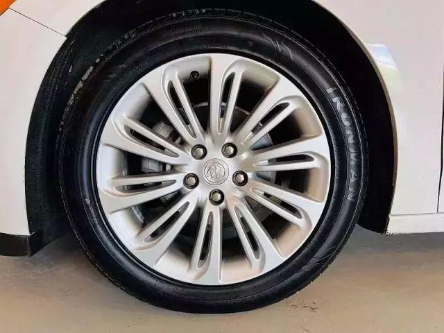 Photo of 2018 White Buick LaCrosse