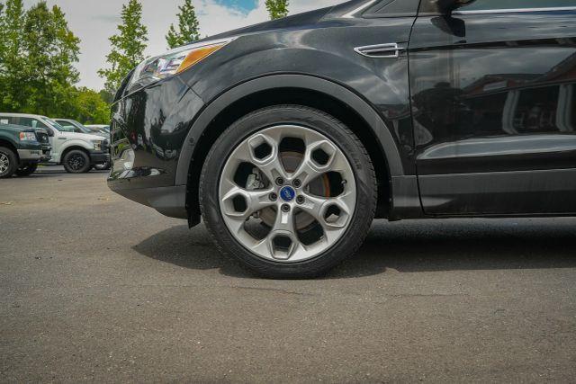 Photo of 2015 Black Ford Escape
