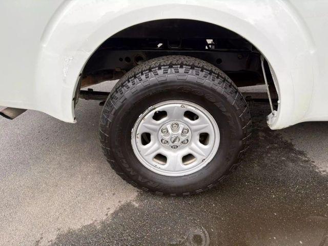 Photo of 2015 Glacier White Nissan Frontier