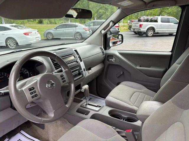 Photo of 2015 Glacier White Nissan Frontier