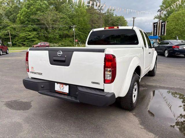 Photo of 2015 Glacier White Nissan Frontier