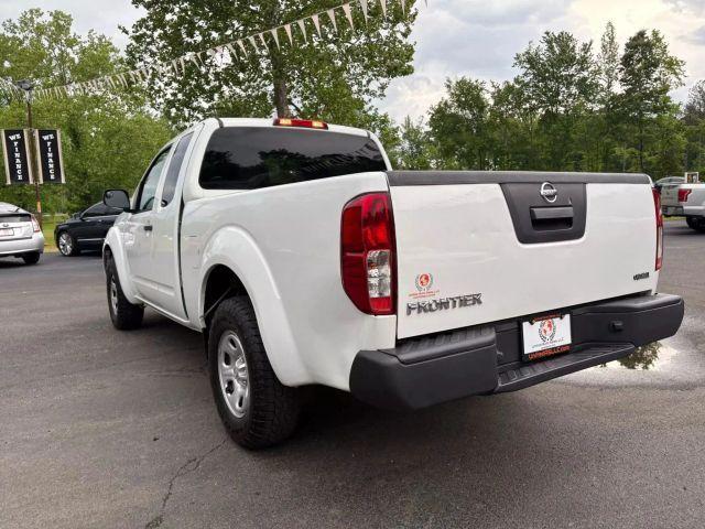 Photo of 2015 Glacier White Nissan Frontier