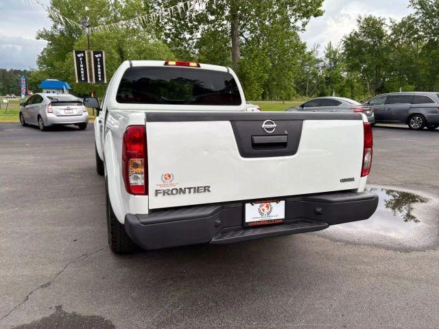 Photo of 2015 Glacier White Nissan Frontier