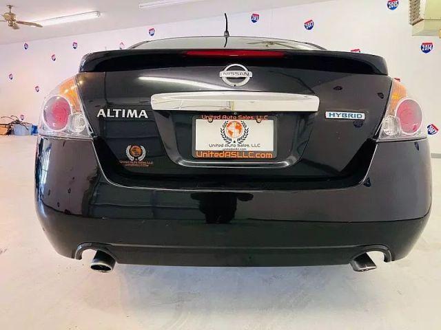 Photo of 2009 Super Black Nissan Altima Hybrid