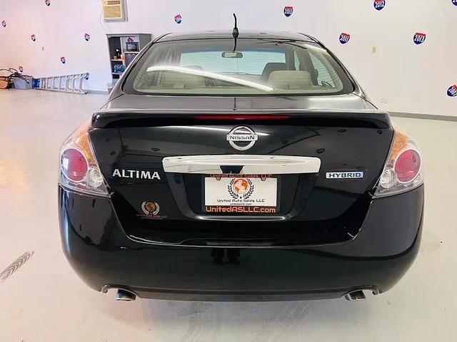 Photo of 2009 Super Black Nissan Altima Hybrid
