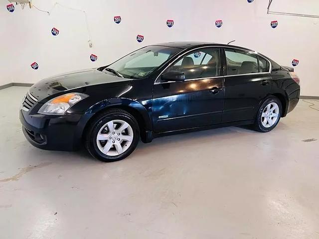 Photo of 2009 Super Black Nissan Altima Hybrid