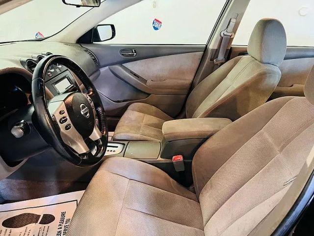 Photo of 2009 Super Black Nissan Altima Hybrid