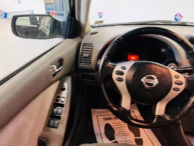 Photo of 2009 Super Black Nissan Altima Hybrid
