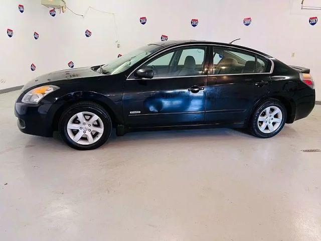 Photo of 2009 Super Black Nissan Altima Hybrid