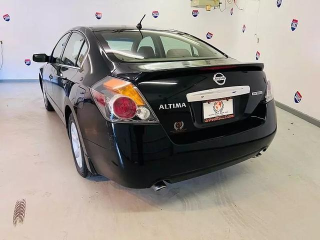Photo of 2009 Super Black Nissan Altima Hybrid