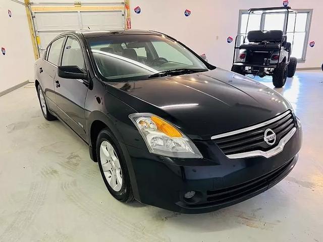 Photo of 2009 Super Black Nissan Altima Hybrid