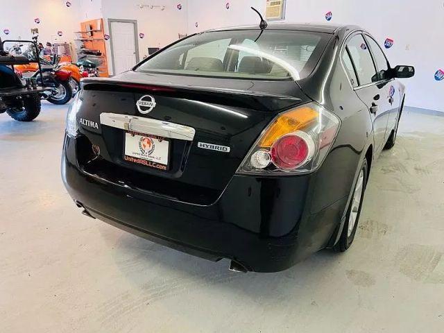 Photo of 2009 Super Black Nissan Altima Hybrid