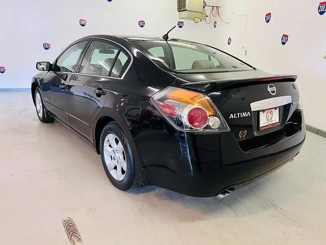 Photo of 2009 Super Black Nissan Altima Hybrid