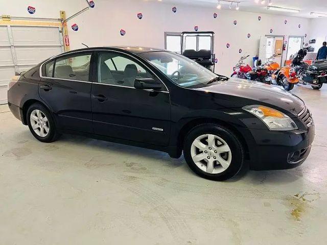 Photo of 2009 Super Black Nissan Altima Hybrid