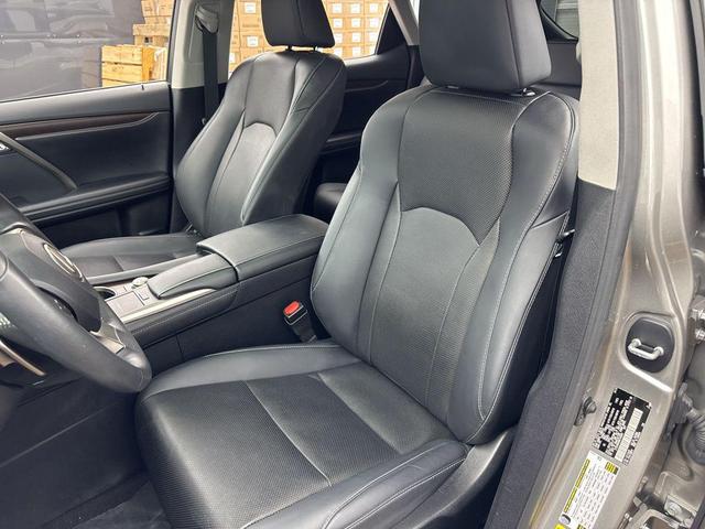 Photo of 2022 Atomic Silver Lexus RX 350