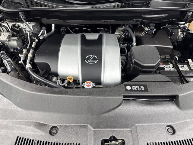 Photo of 2022 Atomic Silver Lexus RX 350