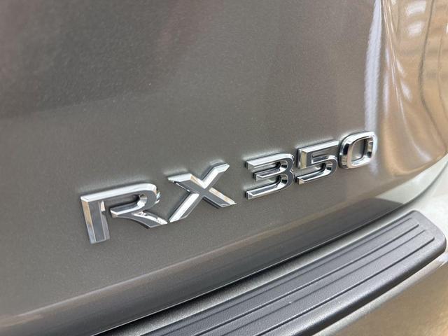Photo of 2022 Atomic Silver Lexus RX 350
