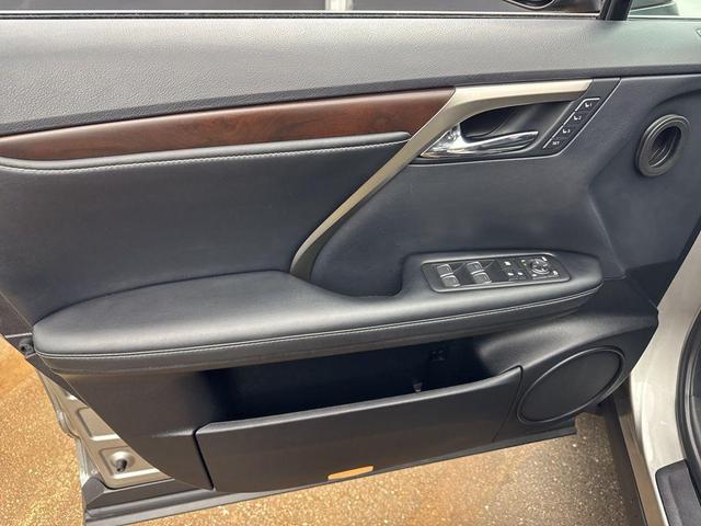 Photo of 2022 Atomic Silver Lexus RX 350