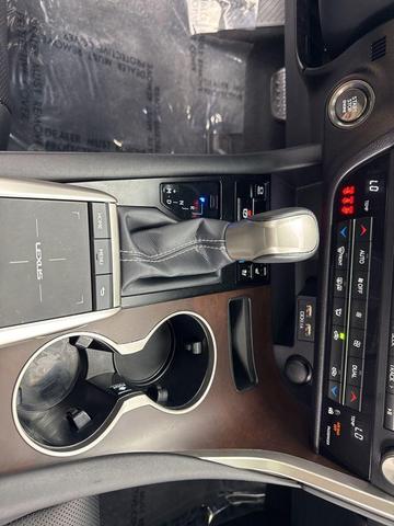 Photo of 2022 Atomic Silver Lexus RX 350
