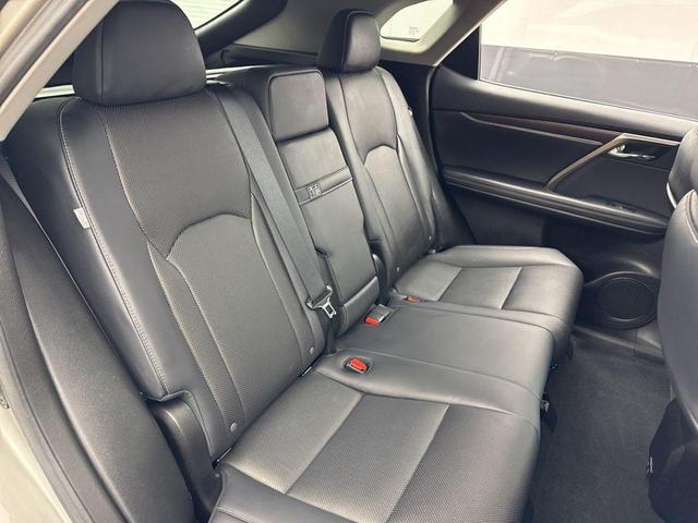 Photo of 2022 Atomic Silver Lexus RX 350