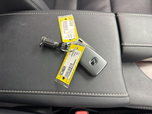 Photo of 2022 Atomic Silver Lexus RX 350