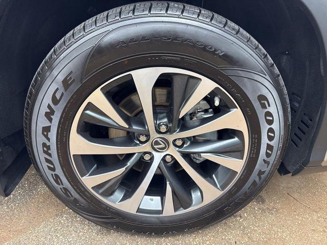 Photo of 2022 Atomic Silver Lexus RX 350